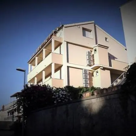 Apartment 15